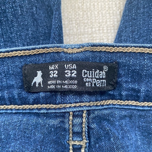 Cuidado con el Perro Classic Blue Women's Jeans - Picture 3 of 3